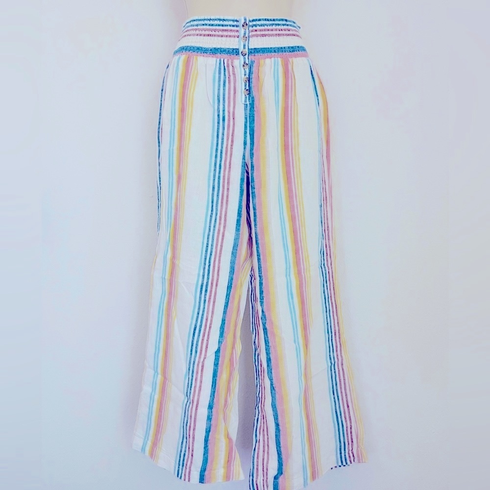 Cropped flare lightweight trousers Brand Indigo Reign in women’s size small…